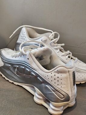 Nike Shox R4 White Metallic Silver Shoes  Men Size 9.5, 11W Retro Running